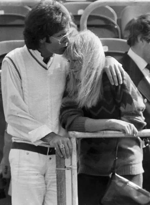 Framed Print : Sue Barker and Cliff Richard kissing in stands at tennis tournament - June 1983