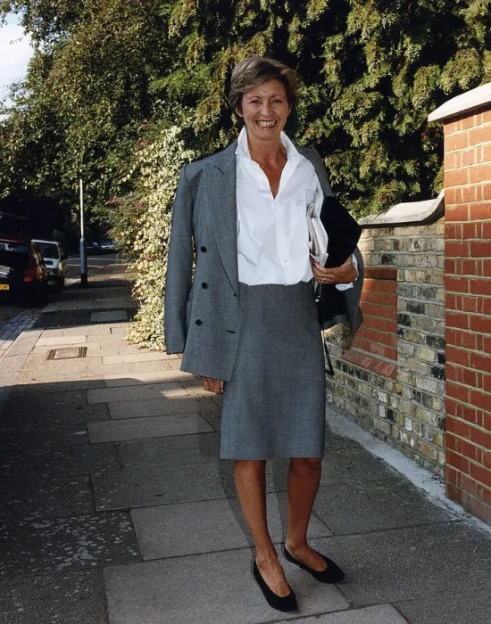 Framed Print : Sue Lawley TV Presenter leaves London home September 1990 A©mirrorpix Framed Print : Sue Lawley TV Presenter leaves London home September 1990 A©mirrorpix