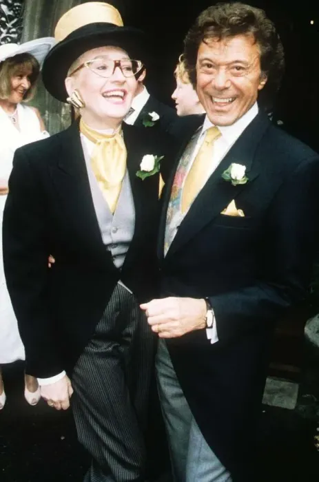 Framed Print : Sue Pollard Actress at a wedding with Lionel Blair dancer entertainer Framed Print : Sue Pollard Actress at a wedding with Lionel Blair dancer entertainer