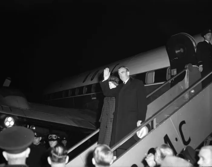 Framed Print : Suez Crisis 1956 Anthony Eden leaving Britain for a holiday in Jamaica Framed Print : Suez Crisis 1956 Anthony Eden leaving Britain for a holiday in Jamaica