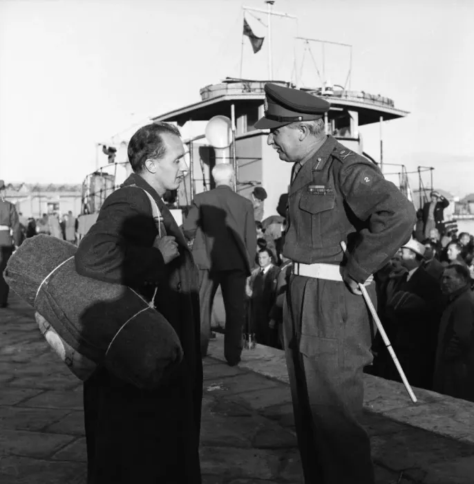 Framed Print : Suez Crisis 1956 A British evacuee who has been brought from Cairo chats to General Framed Print : Suez Crisis 1956 A British evacuee who has been brought from Cairo chats to General
