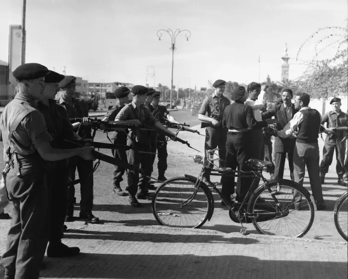 Framed Print : Suez Crisis 1956 British soldiers keep rotesting Egyptians back as United Nations Framed Print : Suez Crisis 1956 British soldiers keep rotesting Egyptians back as United Nations