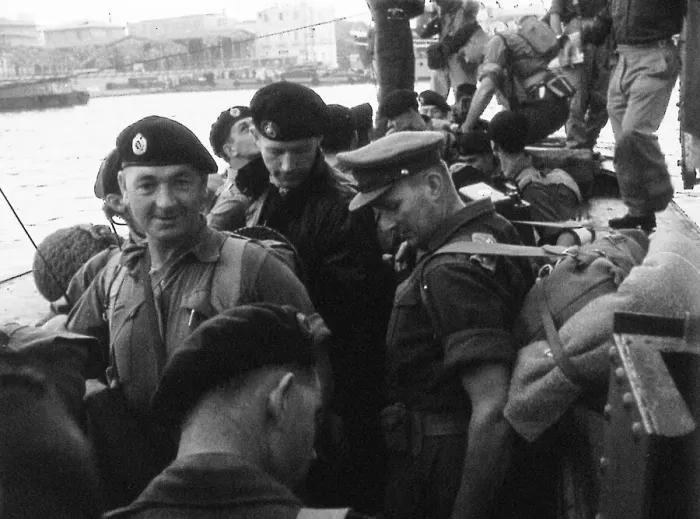 Framed Print : Suez Crisis 1956 British troops prepare to enter Port Said Framed Print : Suez Crisis 1956 British troops prepare to enter Port Said