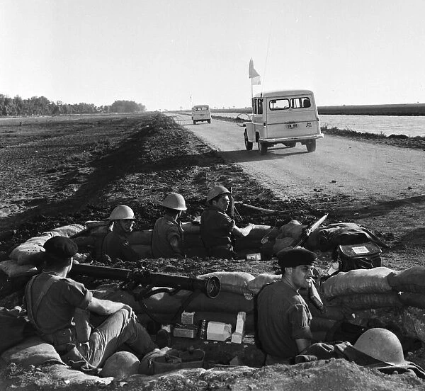Suez Crisis 1956 British troops of the Royal Welsh Kent Regiment watch as UNO