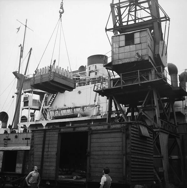 Suez Crisis 1956 - Dockers putting 80lb shells into crates marked '