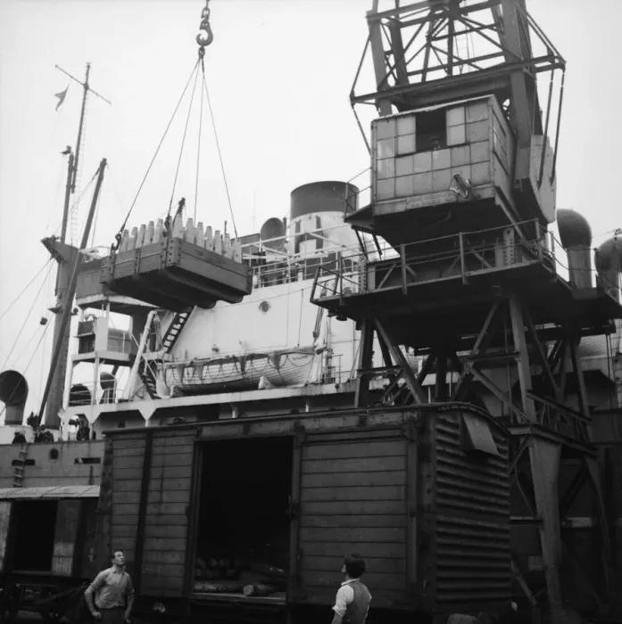 Framed Print : Suez Crisis 1956 Dockers putting 80lb shells into crates marked Framed Print : Suez Crisis 1956 Dockers putting 80lb shells into crates marked