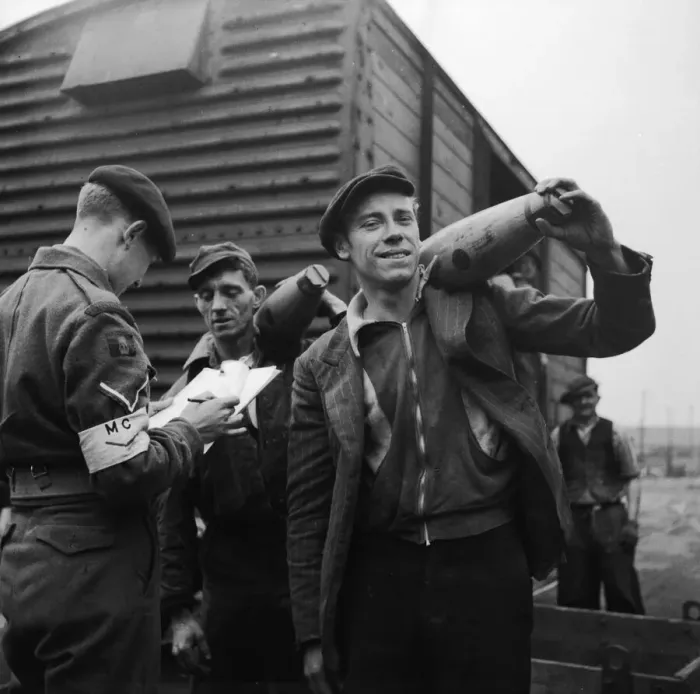 Framed Print : Suez Crisis 1956 Dockers putting 80lb shells into crates marked Framed Print : Suez Crisis 1956 Dockers putting 80lb shells into crates marked