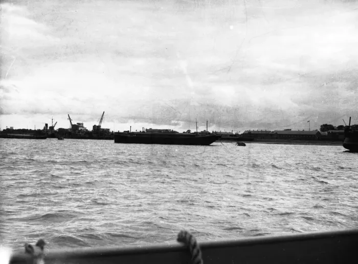 Framed Print : Suez Crisis 1956 Egyptian ships at Portsmouth 31 / 7 / 56 H6969 Framed Print : Suez Crisis 1956 Egyptian ships at Portsmouth 31 / 7 / 56 H6969
