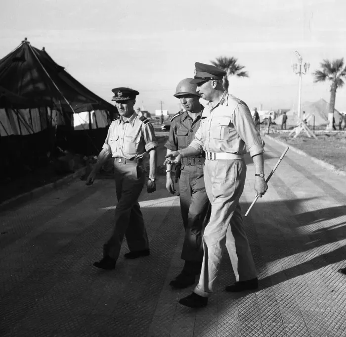 Framed Print : Suez Crisis 1956 General Sir Hugh Stockwell chats to members of the United Nations Framed Print : Suez Crisis 1956 General Sir Hugh Stockwell chats to members of the United Nations