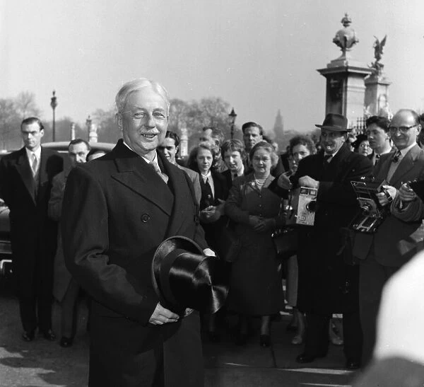Suez Crisis 1956 General Sir John Glubb outside Buckingham Palace after receiving