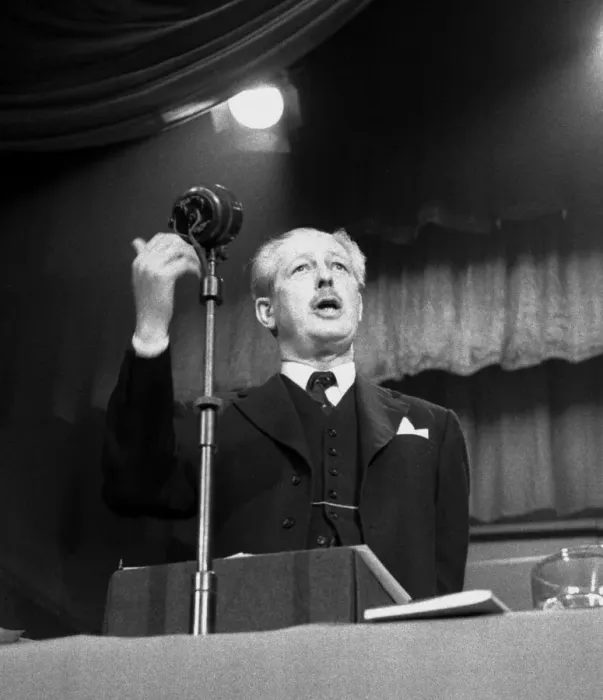 Framed Print : Suez Crisis 1956 Harold MacMillan speaking at the Conservative Party Conference