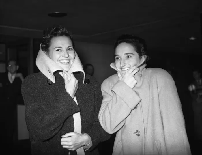 Framed Print : Suez Crisis 1956 Iris Jago and Brenda Park find Britain a bit chillycompared to Framed Print : Suez Crisis 1956 Iris Jago and Brenda Park find Britain a bit chillycompared to