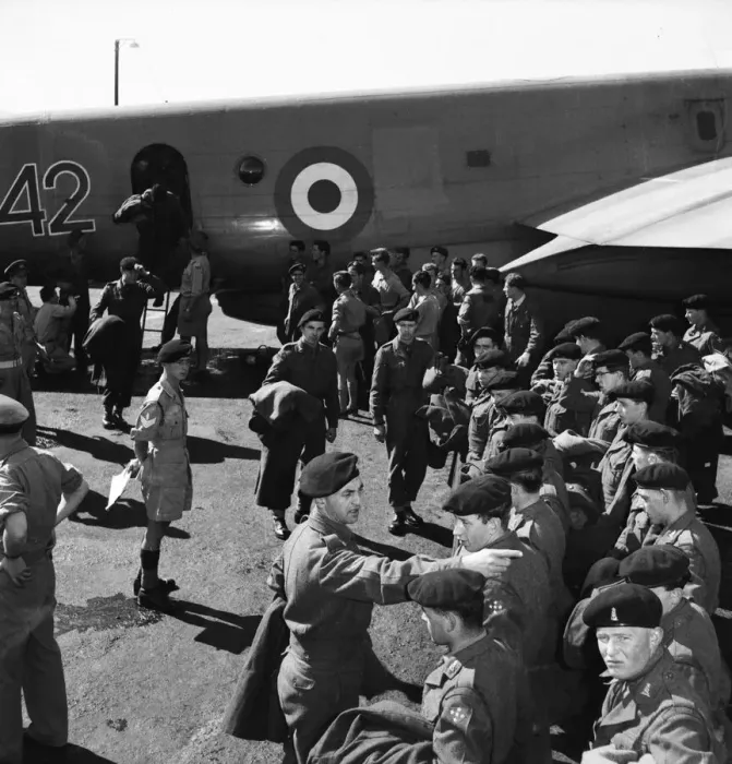 Framed Print : Suez Crisis 1956 Soldiers arrive in Cyprus from Britain Framed Print : Suez Crisis 1956 Soldiers arrive in Cyprus from Britain