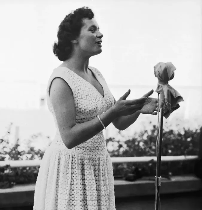Framed Print : Suez Crisis 1956 Susen Dene sings for the troops at a concert party in Port Said