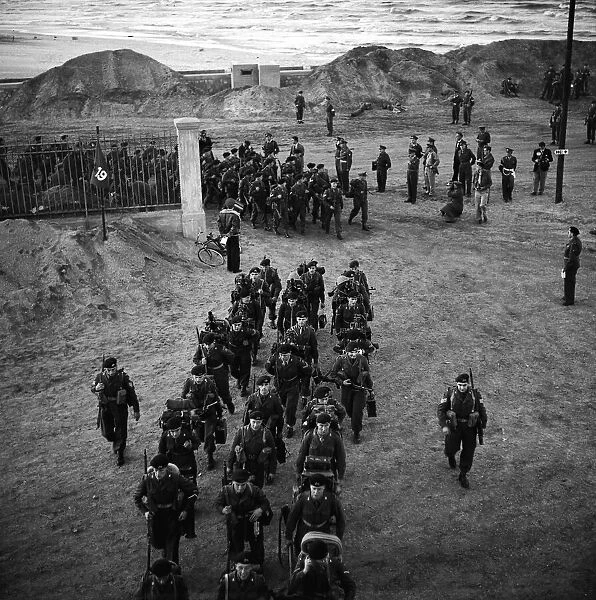 Suez Crisis 1956 The last troops to leave Port Said at Dusk were the 1st Battalion
