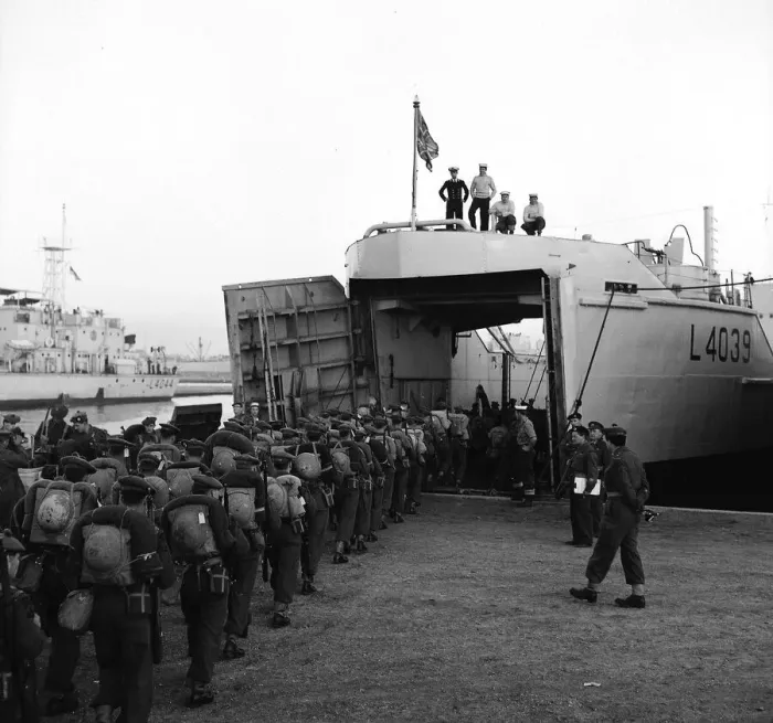 Framed Print : Suez Crisis 1956 The last troops to leave Port Said at Dusk were the 1st Battalion