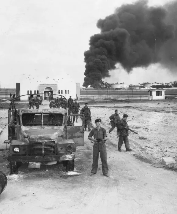 Framed Print : The Suez crisis - Anglo-French troops occupy Port Said 08 / 11 / 56 Framed Print : The Suez crisis - Anglo-French troops occupy Port Said 08 / 11 / 56