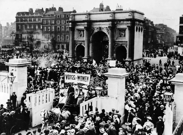 Framed Print : Suffragettes June 1908 Votes for Women meeting in Hyde Park The euston Road Framed Print : Suffragettes June 1908 Votes for Women meeting in Hyde Park The euston Road