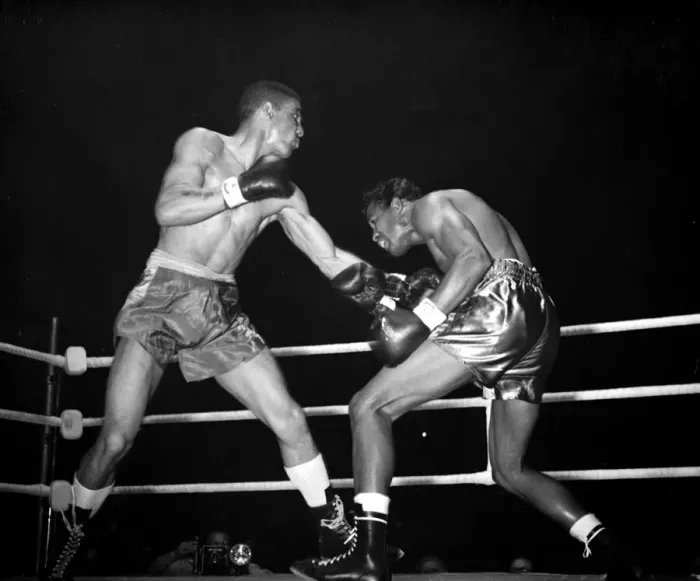 Framed Print : Sugar Ray Robinson v Randy Turpin, Boxing, World Middleweight Title Fight at Earls Court Framed Print : Sugar Ray Robinson v Randy Turpin, Boxing, World Middleweight Title Fight at Earls Court