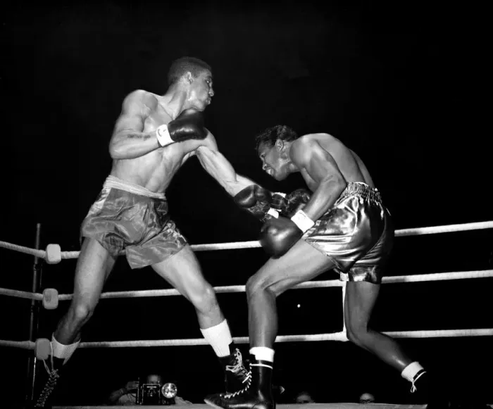 Framed Print : Sugar Ray Robinson v Randy Turpin, Boxing, World Middleweight Title Fight at Earls Court Framed Print : Sugar Ray Robinson v Randy Turpin, Boxing, World Middleweight Title Fight at Earls Court
