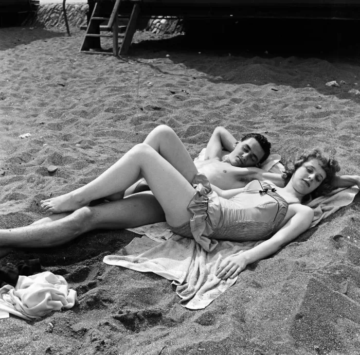 Framed Print : The sunbathing couple of youngsters are Mike Gardner, 19, a motor mechanic Framed Print : The sunbathing couple of youngsters are Mike Gardner, 19, a motor mechanic