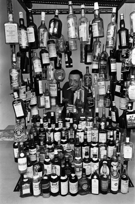 Framed Print : Sunday Mirror writer Stanley Shivas with the 137 best selling Scottish whiskeys Framed Print : Sunday Mirror writer Stanley Shivas with the 137 best selling Scottish whiskeys