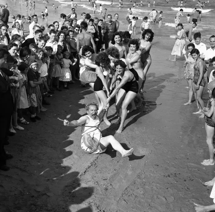 Framed Print : Sunday pictorial beach contest at south beach, lowestoft The partcipants help pull Framed Print : Sunday pictorial beach contest at south beach, lowestoft The partcipants help pull