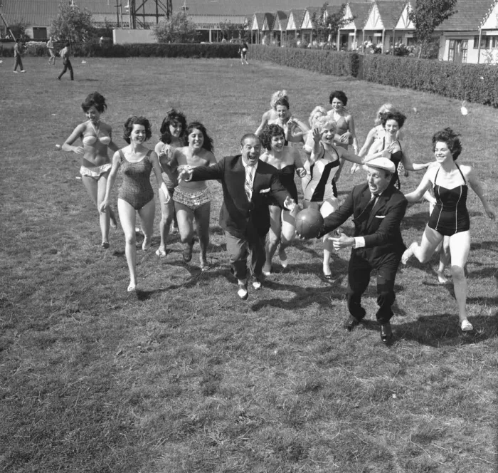 Framed Print : Sunday pictorial beach contest at Weston Super Mare. Johnny Ladd in the arms of