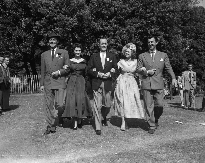 Framed Print : Sunday Pictorial Film Garden Party 1949 Michael Wilding, Jean Simmons, Robert Montgomery
