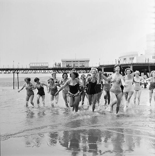 Sunday Pictorial Pictorial Beach Contest. 15th July 1958