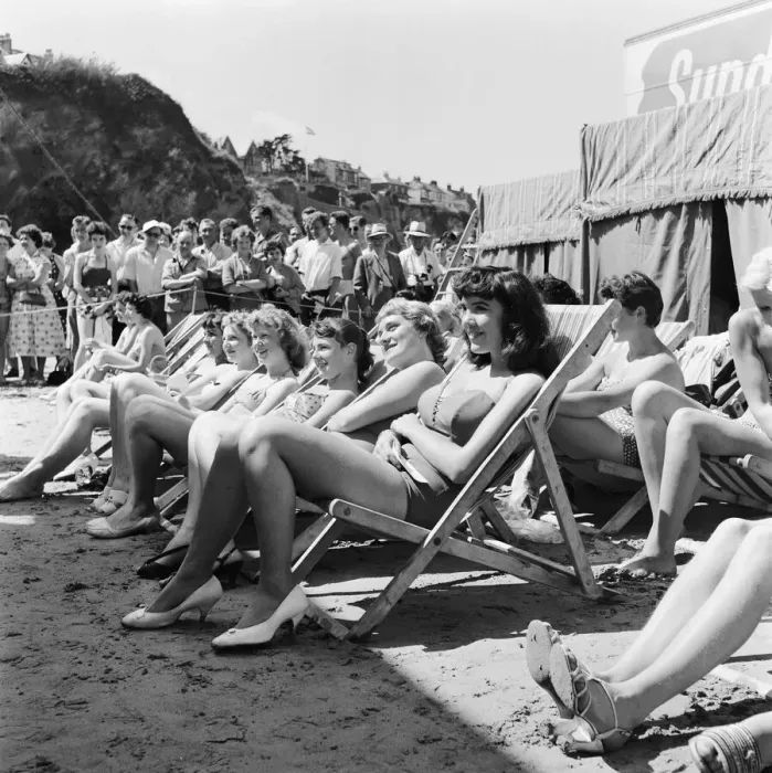 Framed Print : Sunday Pictorial Pictorial Beach Contest. Weston-Super-Mare. 15th July 1958 Framed Print : Sunday Pictorial Pictorial Beach Contest. Weston-Super-Mare. 15th July 1958