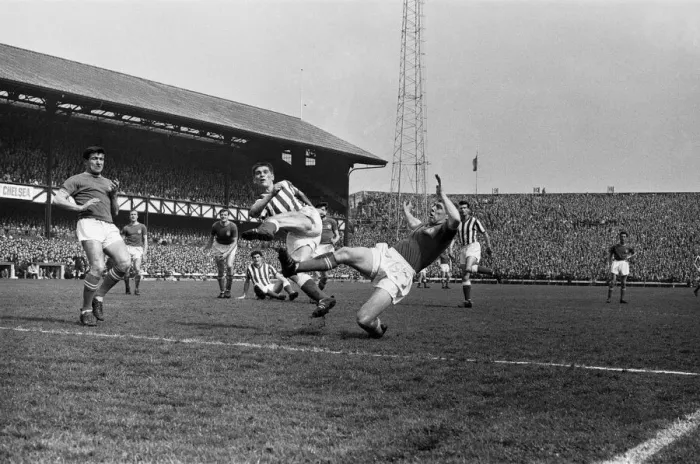 Framed Print : Sunderland 0 v Chelsea, 1 Old League Division Two match at Roker Park Framed Print : Sunderland 0 v Chelsea, 1 Old League Division Two match at Roker Park
