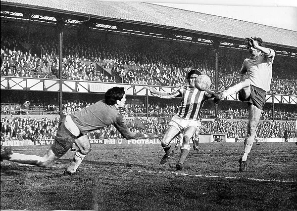 Sunderland Associated Football Club - Action from Sunderland v Oxford 12 February 1972