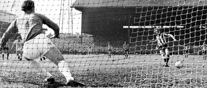 Framed Print : Sunderland Associated Football Club - Action from Sunderland v Bolton 20 April 1976