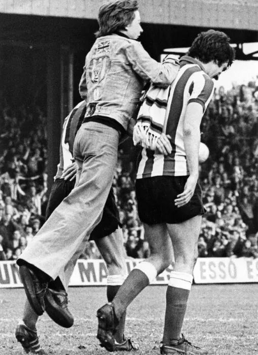 Framed Print : Sunderland Associated Football Club - Action from Sunderland v Hull 17 April 1976 - Mel Framed Print : Sunderland Associated Football Club - Action from Sunderland v Hull 17 April 1976 - Mel