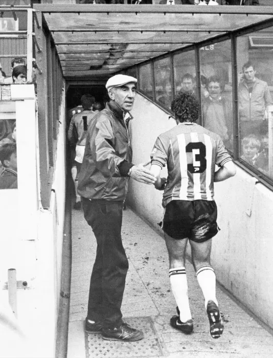 Framed Print : Sunderland Associated Football Club - Bob Stokoe as he shepherds Alan Kennedy off