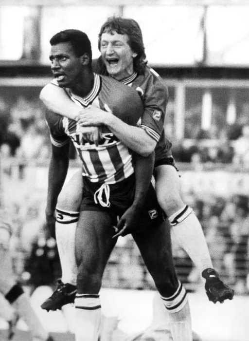 Framed Print : Sunderland Associated Football Club - Gary Bennett celebrated with Eric Gates 14 February Framed Print : Sunderland Associated Football Club - Gary Bennett celebrated with Eric Gates 14 February