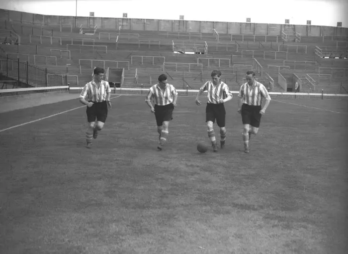 Framed Print : Sunderland FC footballers training at the start of the season 16th August 1952 *** Local