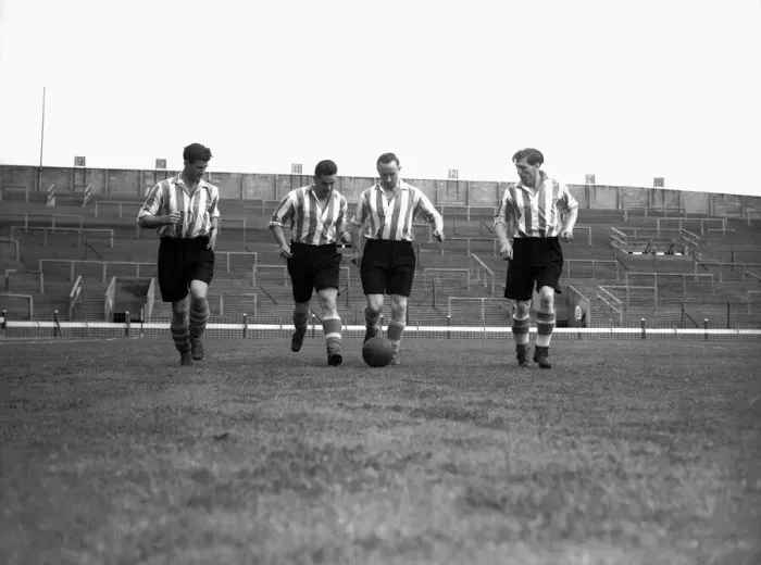 Framed Print : Sunderland FC footballers training at the start of the season 16th August 1952 *** Local Framed Print : Sunderland FC footballers training at the start of the season 16th August 1952 *** Local