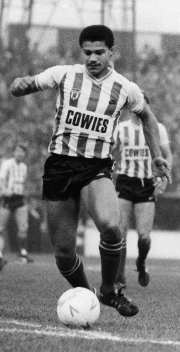 Framed Print : Sunderland football player Reuben Agboola. Circa 1985 Framed Print : Sunderland football player Reuben Agboola. Circa 1985