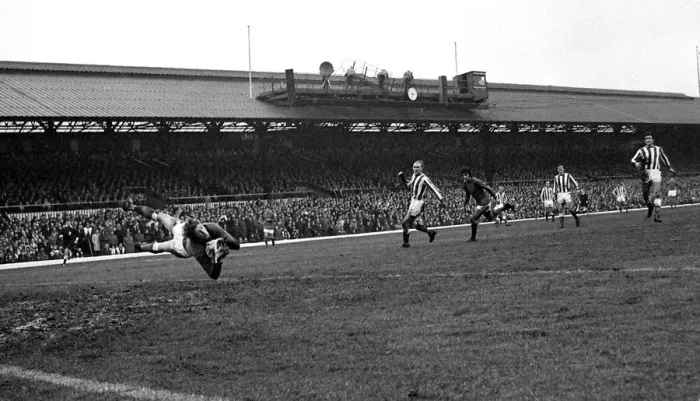Framed Print : Sunderland goalkeeper Jim Montgomery dives spectacularly to make a fine save Framed Print : Sunderland goalkeeper Jim Montgomery dives spectacularly to make a fine save