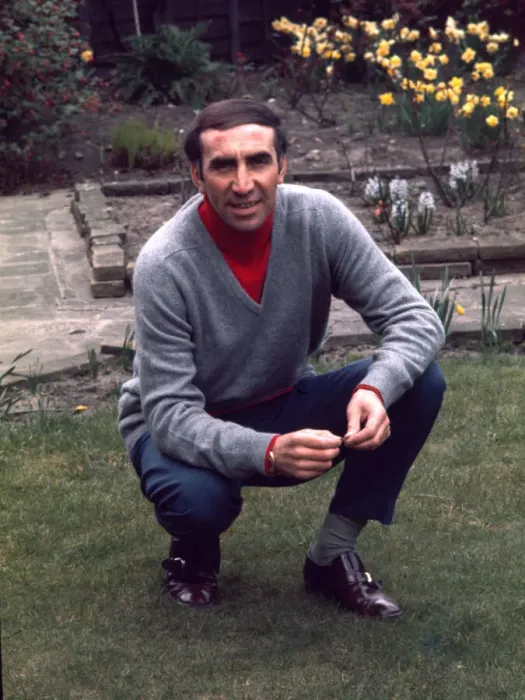Framed Print : Sunderland manager Bob Stokoe poses in the back garden of his home 1973 Framed Print : Sunderland manager Bob Stokoe poses in the back garden of his home 1973