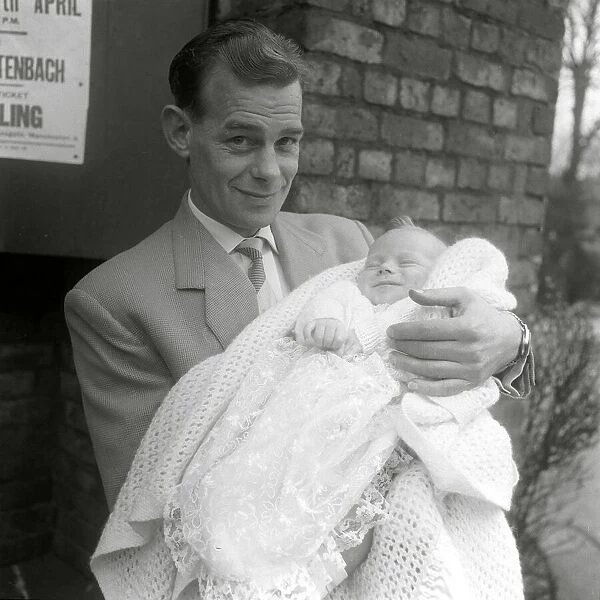 Sunderland player Ernie Taylor with baby in 1959 Sunderland-born Ernie Taylor