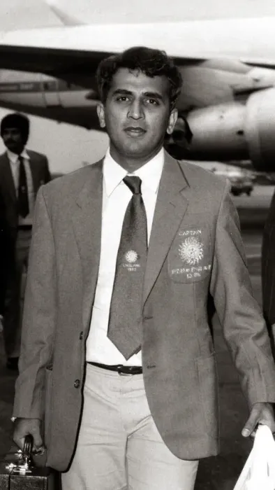 Framed Print : Sunil Gavaskar Indian Cricketer - April 1982 arriving in England for Framed Print : Sunil Gavaskar Indian Cricketer - April 1982 arriving in England for