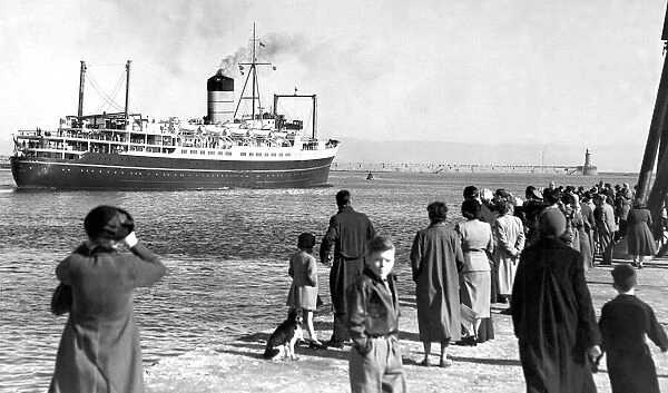The super ferry Maori leaving the Tyne in 1955