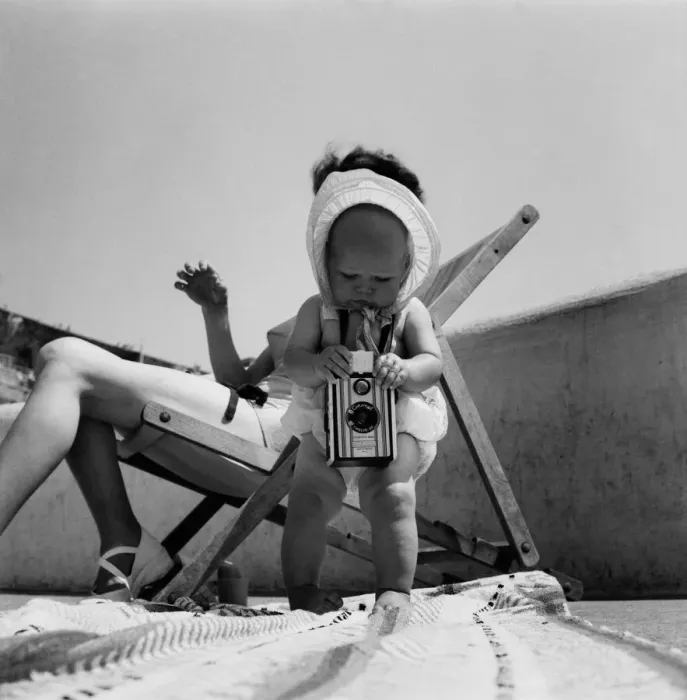 Framed Print : Susan May seen here with her mothers camera on Plymouth Hoe. Mother in deckchair