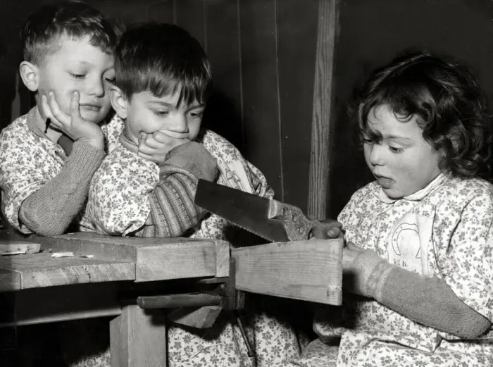 Framed Print : Susan Williams proving to Brian Derrick and Alan Taylor that girls CAN keep up with boys Framed Print : Susan Williams proving to Brian Derrick and Alan Taylor that girls CAN keep up with boys