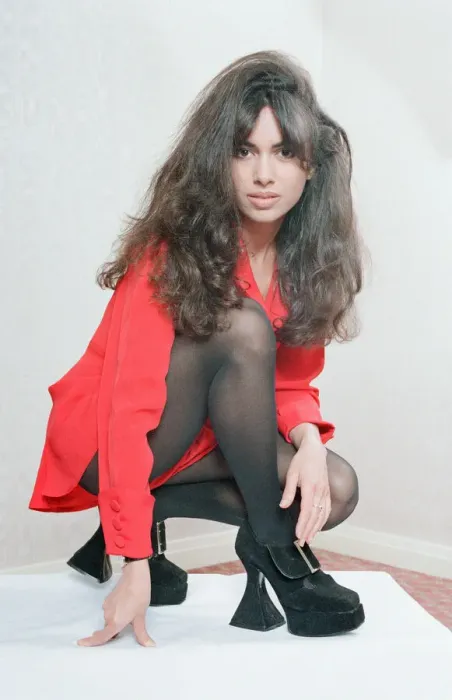 Framed Print : Susanna Hoffs, american singer, guitarist and actress, Studio Pix, London Framed Print : Susanna Hoffs, american singer, guitarist and actress, Studio Pix, London