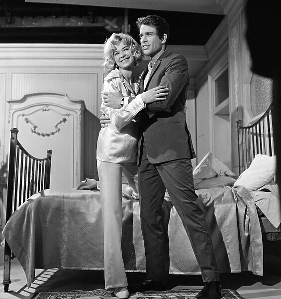 Susannah York and Warren Beatty on the set of 'Kaleidoscope'