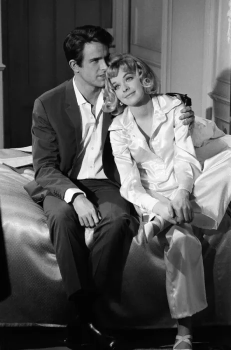 Framed Print : Susannah York and Warren Beatty on the set of Kaleidoscope Framed Print : Susannah York and Warren Beatty on the set of Kaleidoscope